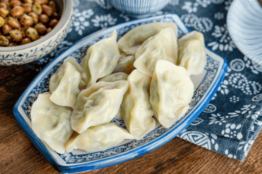 速冻饺子煮之前需要解冻吗,煮速冻饺子前需要化冻吗