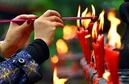 自家院子里能烧高香吗,在自家院子里烧香有讲究吗