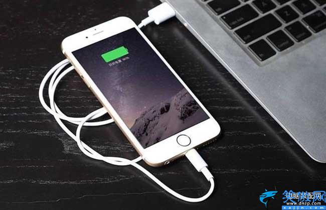 iPhone 突然黑屏有哪些原因,苹果手机死机卡屏的解决办法