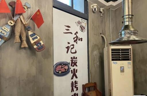 被树挡住的烤肉店,沈阳网红烤肉店设计